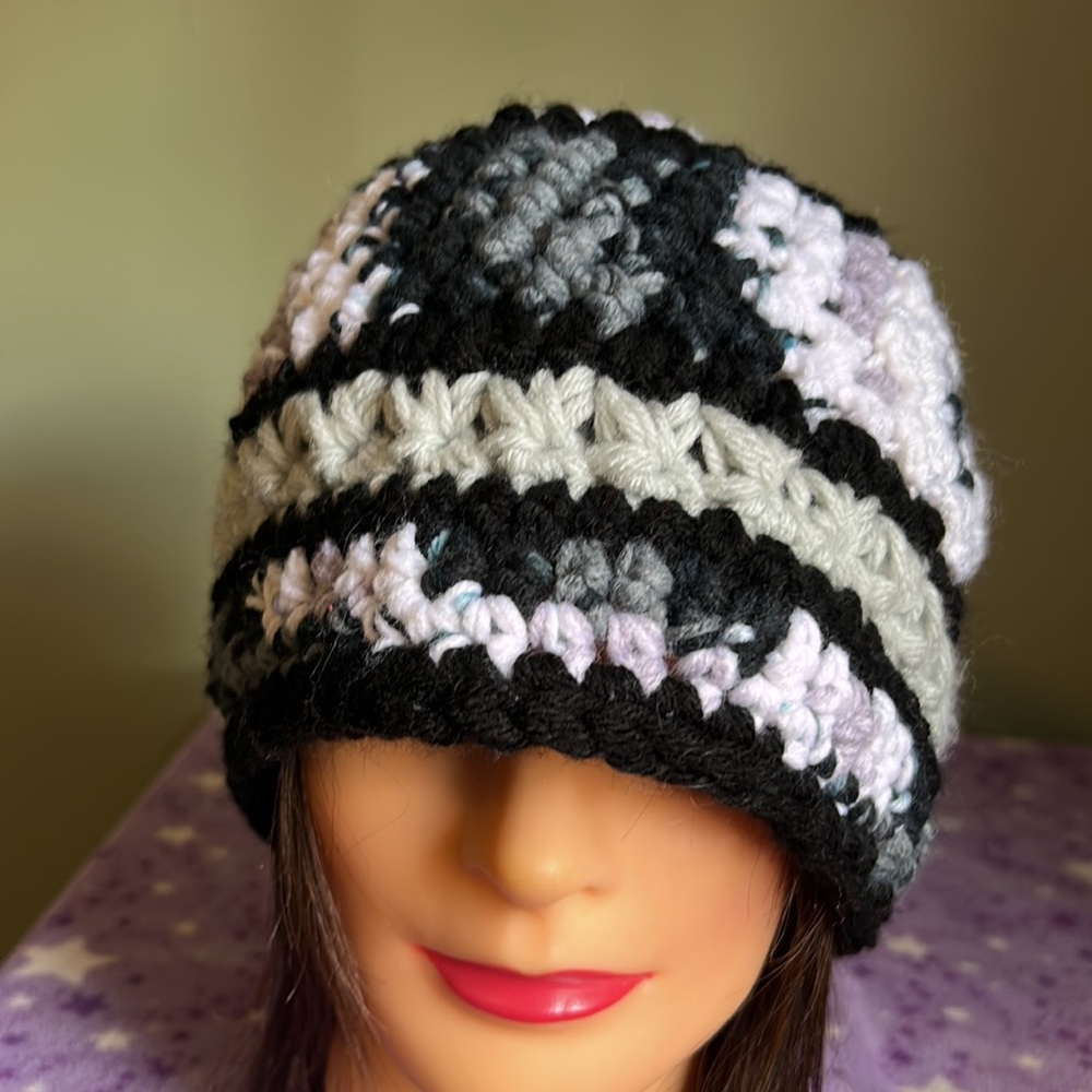 Chunky Black and White Striped Beanie Hat medium - Picture 3 of 10